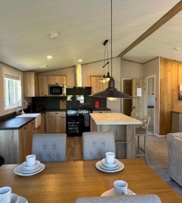 Sandy Lane 18 - Lodge with Hot Tub