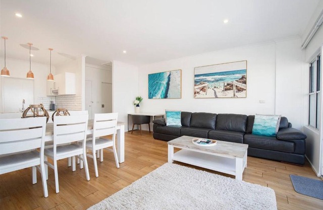 'Sandy Shores' A Spacious Newcastle Beach Escape