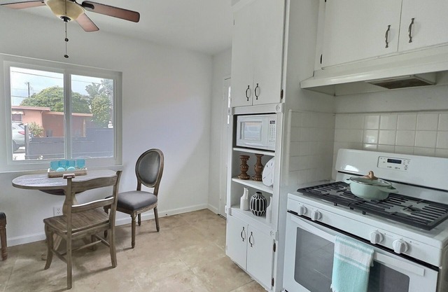 Sandy Toes Retreat a Shell Beach duplex - Min 30 night