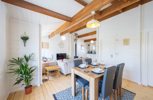 Sandymouth Lodge Cabane en rondins contemporaine et familiale près des plages de sable