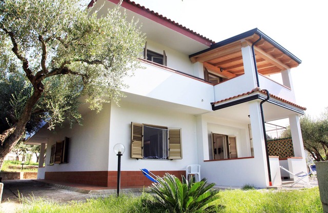 Sangeni, maison du vacances - Appartement n.3, au rez-de-chaussée avec veranda