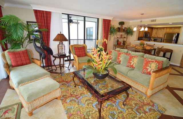 Condo de coin de luxe avec vue sur la plage et la baie de San Carlos à Sanibel Harbour Rst