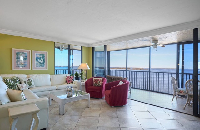 Sanibel Harbour Resort Harbour Tower 617: Beachfront corner unit vacation retreat