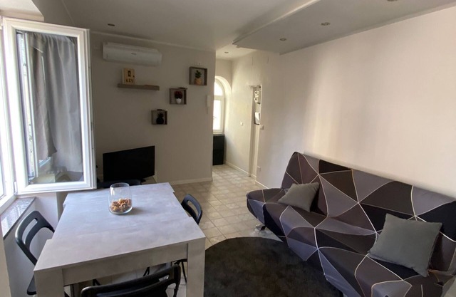 SanitàRelaisStay in the folkloric heart of Naples