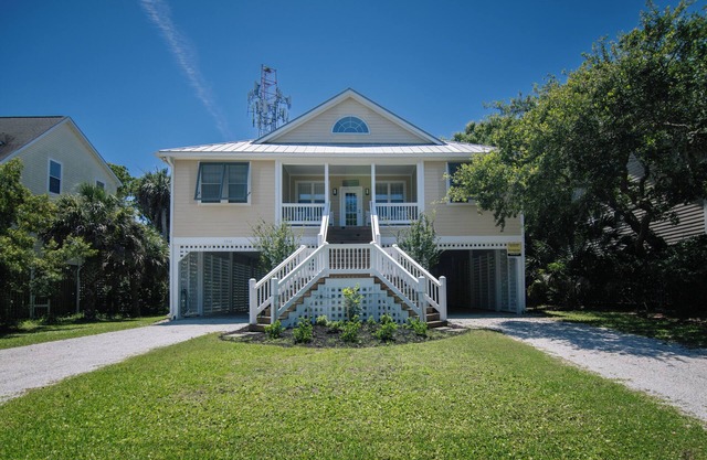 Sans Soucis:Spacious Beachwalk Home; Screened Porch; Minutes to Beach Access; Cable TV/WiFi