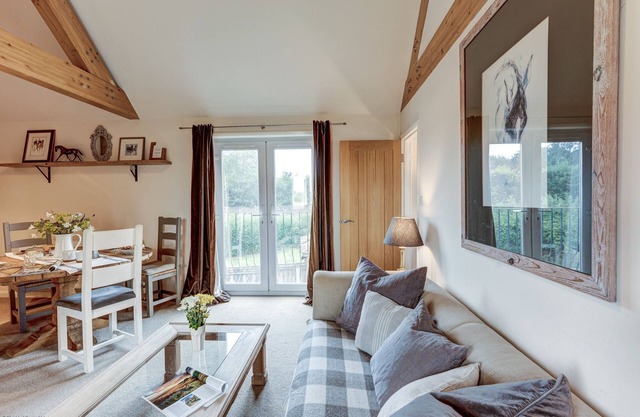 Sansoms Loft Cotswolds Home near Oxford
