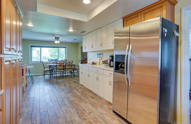 Santa Ana Home w/Patio, 9 Mi to Disneyland!