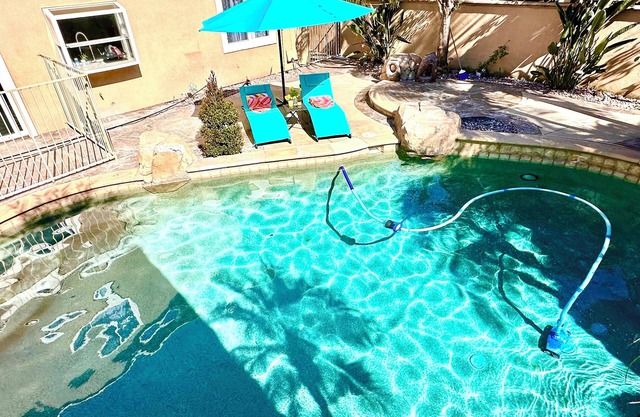Santa Ana Royal prestige home/ pool-spa resort style/ Disneyland/Beaches/16guest