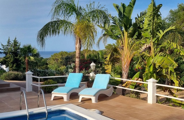 Villa de charme avec piscine et barbecue à 300m de la plage.
