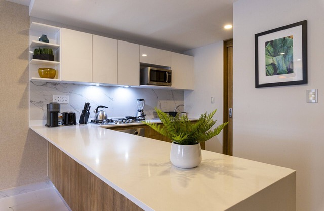 SANTA FE Great 1 bedroom apartment fully equipped kitchen, housekeeping biweekly