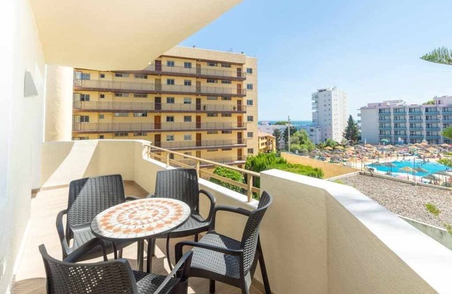 Santa Marta next to all services and the beach