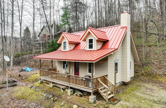 Santeetlah Lake Retreat w/ Dock: Walk to Water!