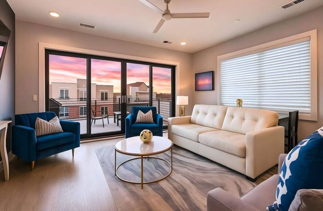 Sapphire Loft - 4 Bdrm/4.5 Bath - Rooftop Patio