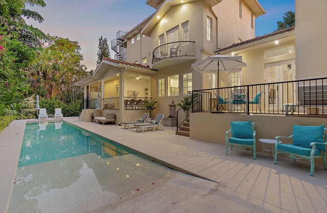 Sapphire Shores | Luxury Pool, 2 Fireplaces, Game Room + 2 Bars!