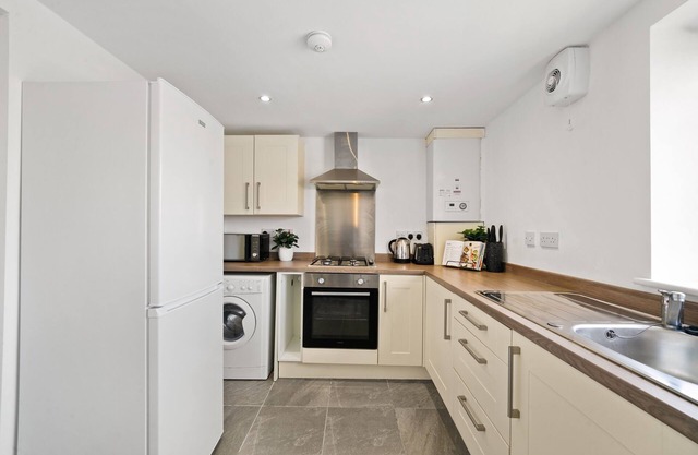 Sarah House, Apartment 4 | by Truestays ® Serviced Accommodation