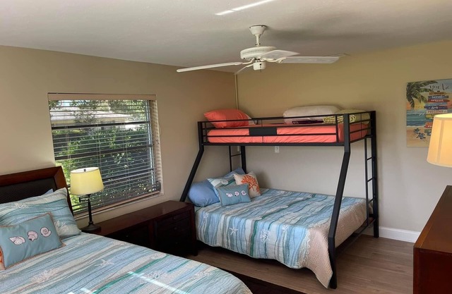 Sarasota 3 bedroom villa conveniently located on Palm Aire Golf Course community