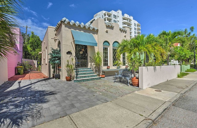 Sarasota Home in Historic District w/ Patio!