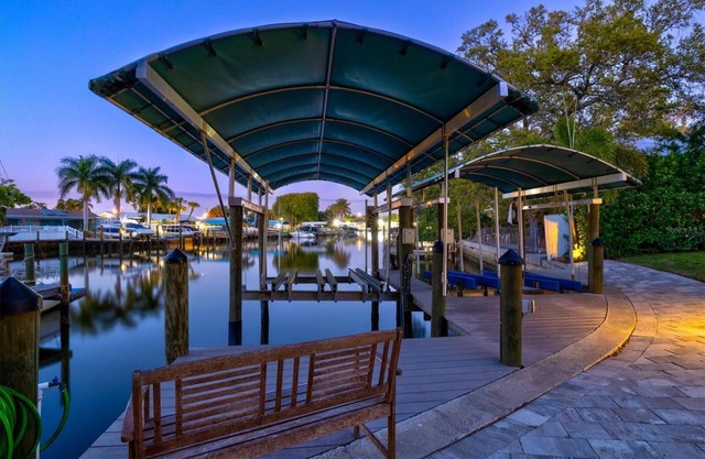 Sarasota by the Bay -Pool/spa/Boat Dock/kayaks/SUP—12 min Lido & Downtown