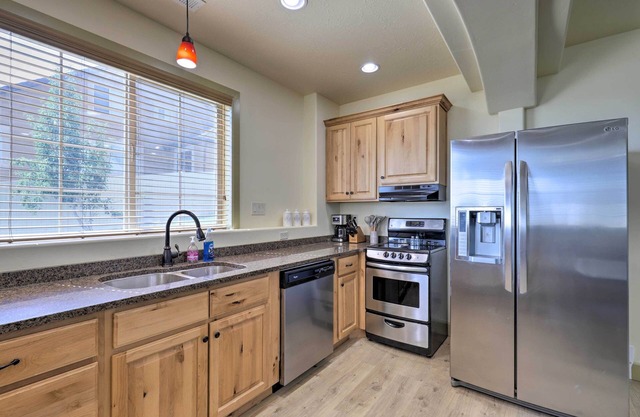 NEW! Saratoga Springs Getaway: Walk to Utah Lake!