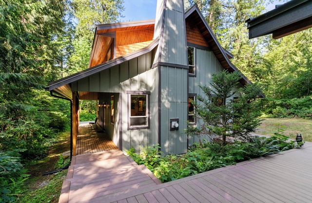 Sasquatch Mountain Hideaway, 3 chambres, 3 salles de bain W / Sauna, bain à remous, Firepit & WiFi