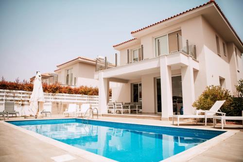 Saturn Villa