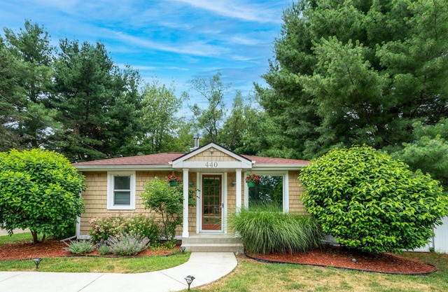 Saugatuck Area - 2BR Hot Tub, Pet Friendly, Large Fully Fenced Yard!!