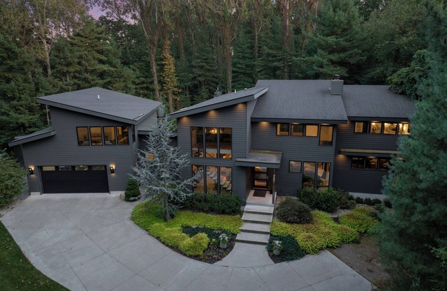 Wander Saugatuck Retreat w/ Hot Tub – 5 Bedrooms, Sleeps 12