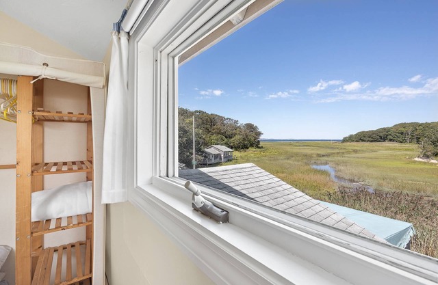 Charming Family Retreat in Scituate with Private Beach Access and Panoramic Views