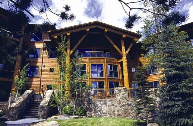 Save 50% - Luxurious 3 Bedroom Condo at The Teton Club, right in Teton Village