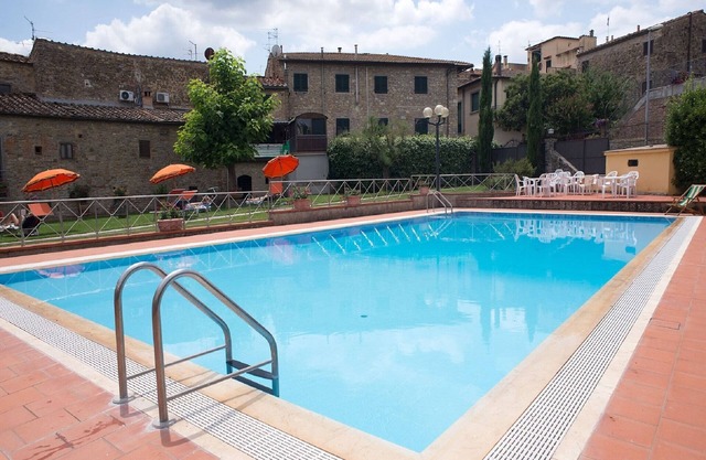 Appartement à San Donato à Poggio avec piscine partagée