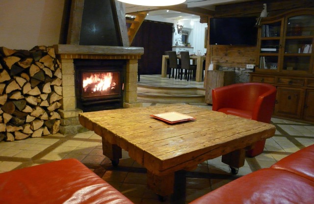 Ferme Savoyarde renovée pour amoureux de la nature.