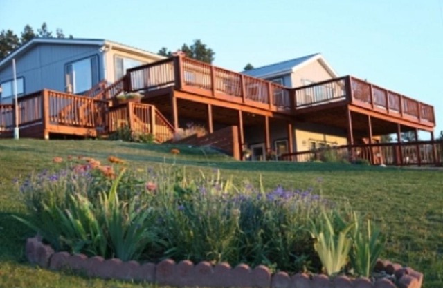 Sawin' Logs Inn