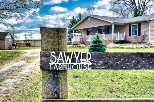 Sawyer Farmhouse -Spacious Retreat with 5 Bedrooms