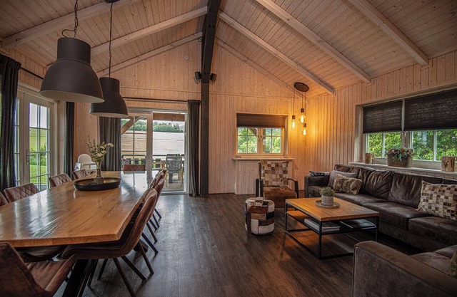 Lodge scandinave avec bain à remous près de Winterberg