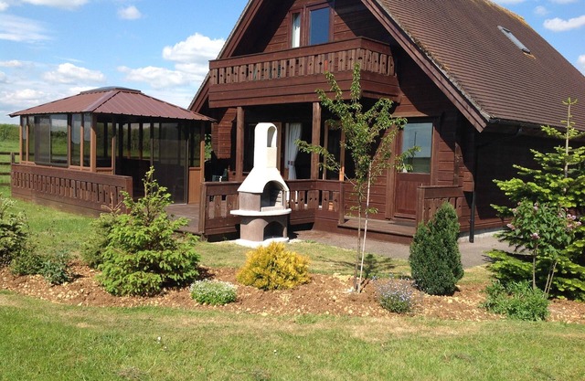 Chalet scandinave avec bain à remous dans la région rurale du nord du Dorset. Des vues spectaculaires.