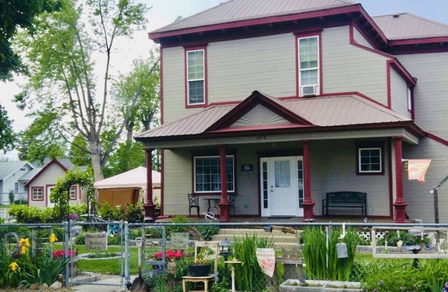 Scarlet Begonia - Great for Families, Large 4 Bdrm, Local Golfing 50% Off!