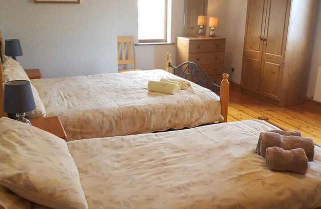 SCENIC 3 BEDROOM HOUSE ON THE HARBOUR