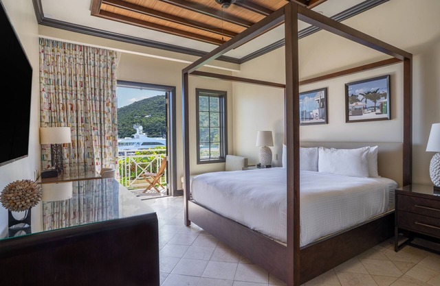 Scenic Balcony Room Near Hiking, Diving, and Pristine Island Beaches | 4 Units
