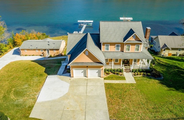 Scenic City Cove | Main Home + Guest home on the Tennessee River!! | 7 Bed, 5.5 Bath