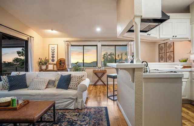 Scenic Deck w/ Sunset Views & Dining Near Temecula Wineries | Estrada Ranch