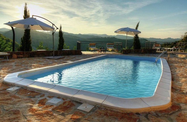 Vieille maison de vacances à Modigliana avec piscine