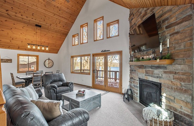 Relaxing Lake Home near Wisconsin Dells