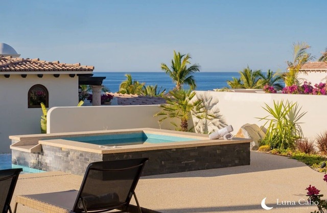 Oceanview Villa w/ Infinity Pool & Whirlpool