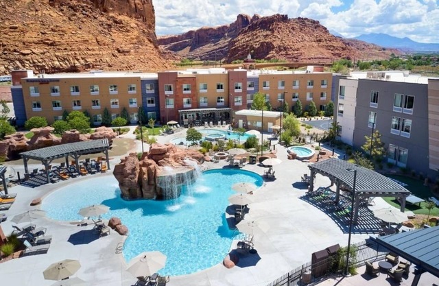 Scenic Retreat Near Arches Perfect for Family & Adventure Seekers | Onsite Pool