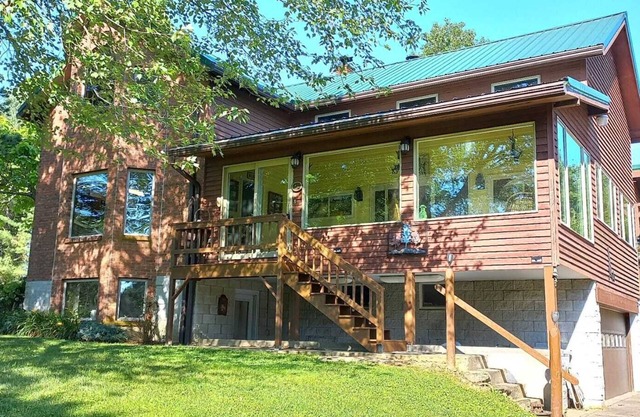Scenic Stillwater Retreat in rural KY Horse Country, WiFi/AC, Fishing/Canoeing