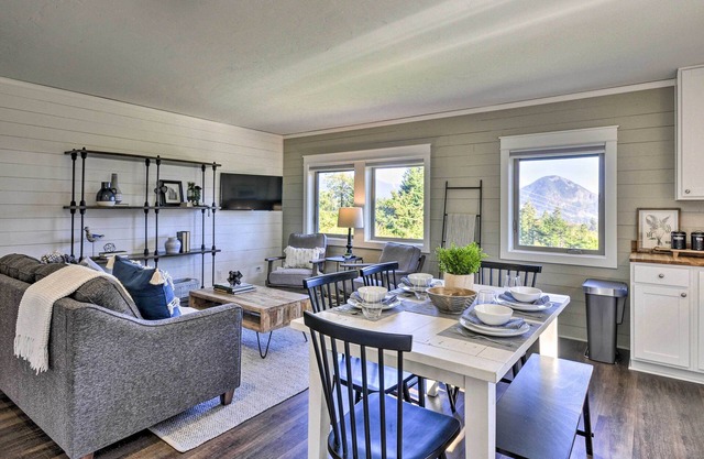Scenic Studio w/ Loft & View of the Columbia River