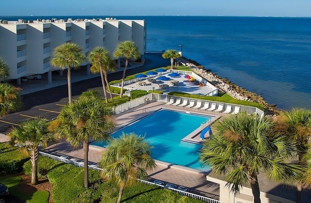 Scenic Tampa Escape! Balcony w/Bay View, Outdoor Pool & Free Parking!