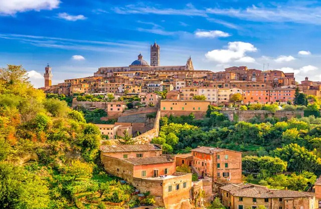 SCENIC TUSCAN VIEWS FROM THE EXCEPTIONAL TERRACE - 230M2, WITH A PRIVATE GARDEN!
