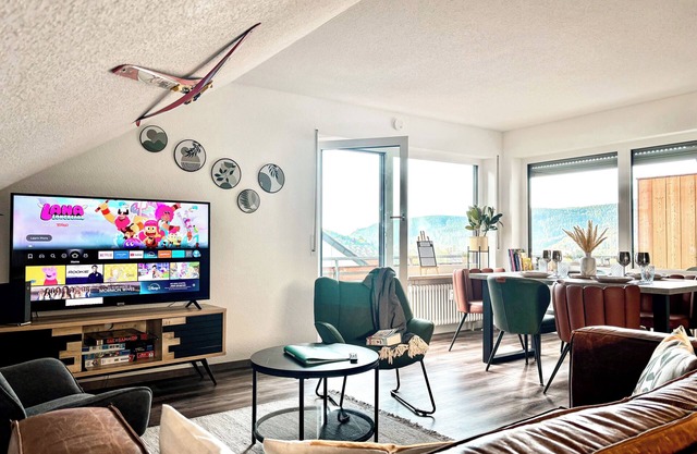 Mariposa Stays: near lake, terrace with view, table football & parking