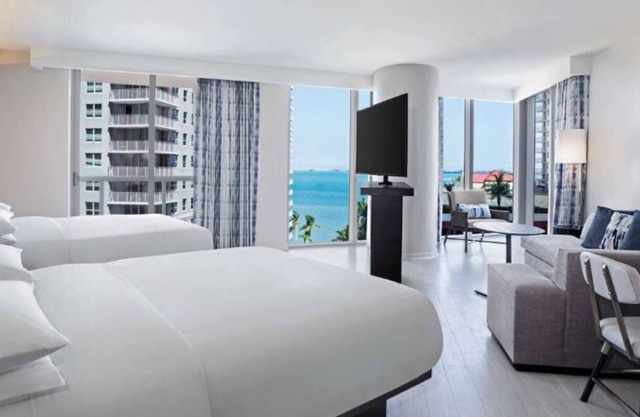 Scenic Views from Modern Brickell Suite, Near Everything in Downtown